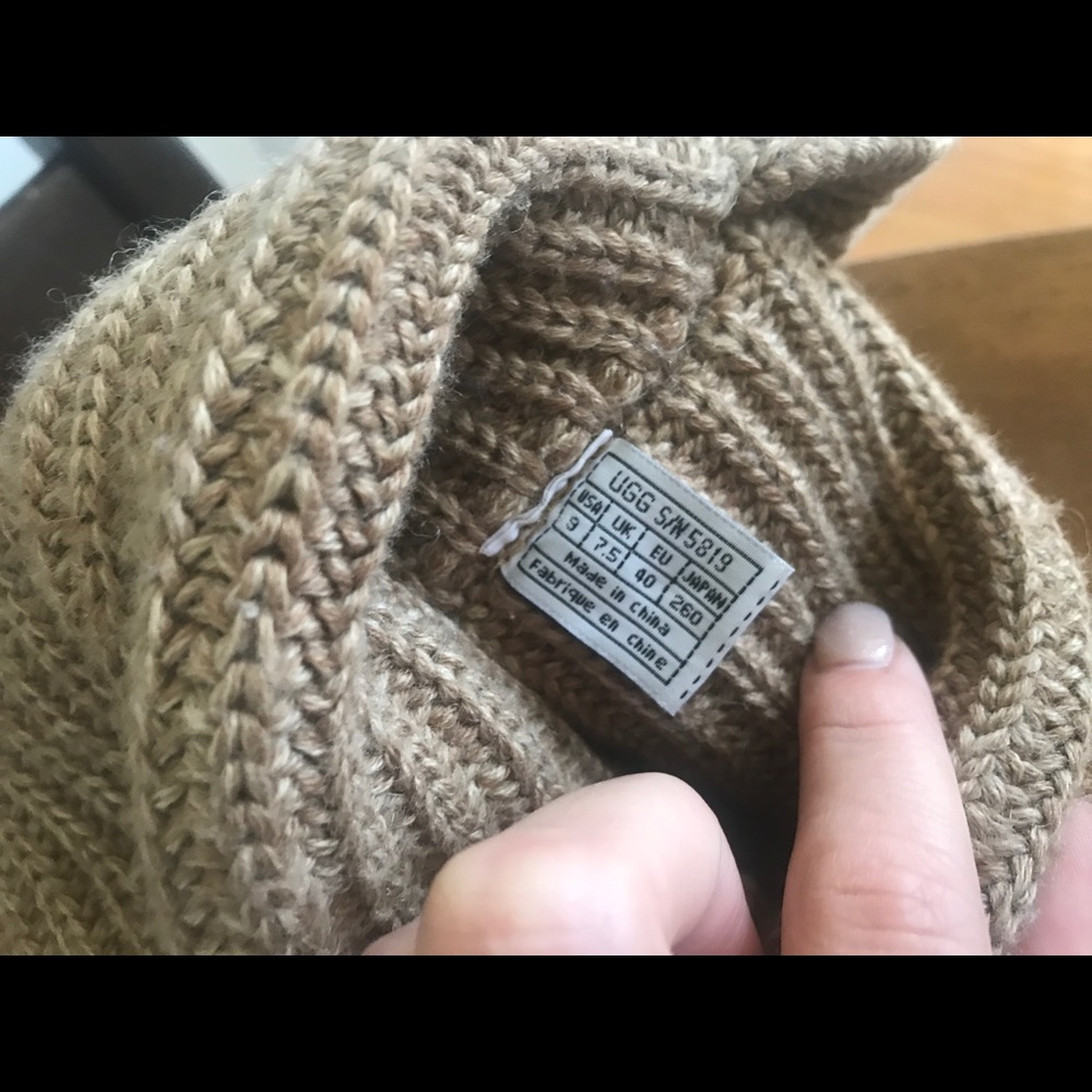 UGGS - Picture 6 of 6